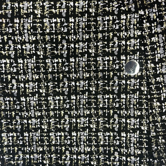 Metallic woman’s skort perfect for the Holiday season. - Picture 3 of 3